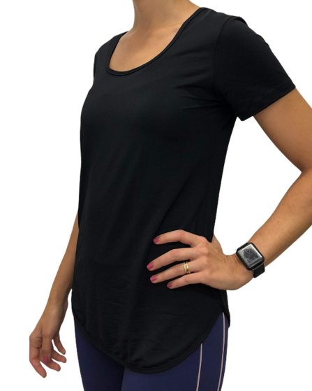 BLUSA FITNESS FEMININA COM DETALHE NAS COSTAS PRETA - Imagem 2